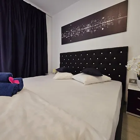 Azizi Elegant - Pool & Langa Plaja Apartment