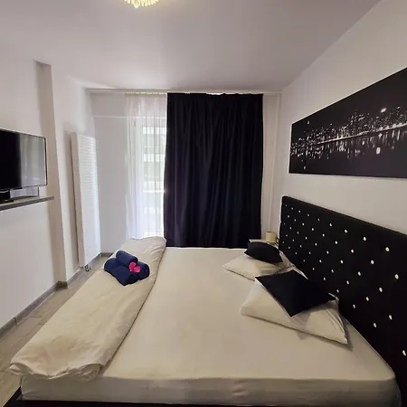 Azizi Elegant - Pool & Langa Plaja Apartment *