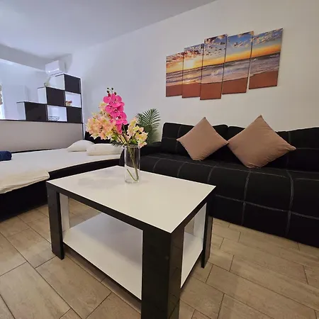 Apartment Azizi Elegant - Pool & Langa Plaja *