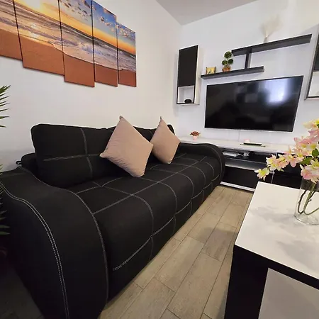 Azizi Elegant - Pool & Langa Plaja Apartment *
