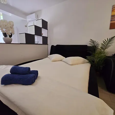 Azizi Elegant - Pool & Langa Plaja Apartment *